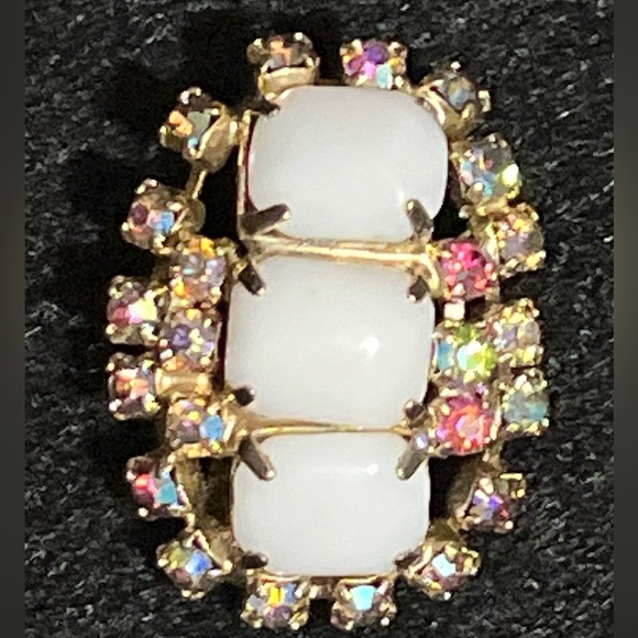 Beautiful Vintage Large Oval Clip On Earrings - Picture 5 of 9